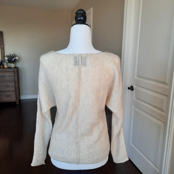 Abercrombie & Fitch Beige Boatneck Sweater Size XS - Picture 4 of 7
